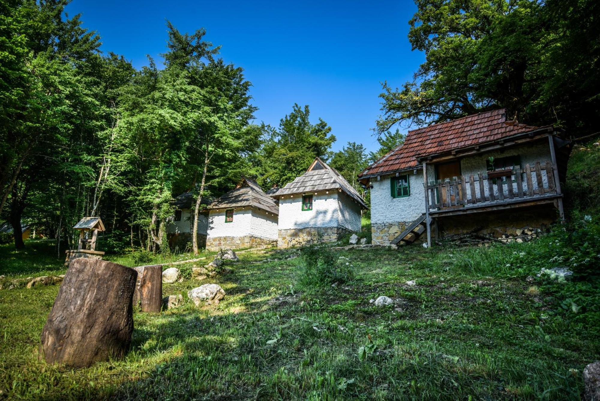 Camp Divlja Rijeka Hotel Hum Ngoại thất bức ảnh