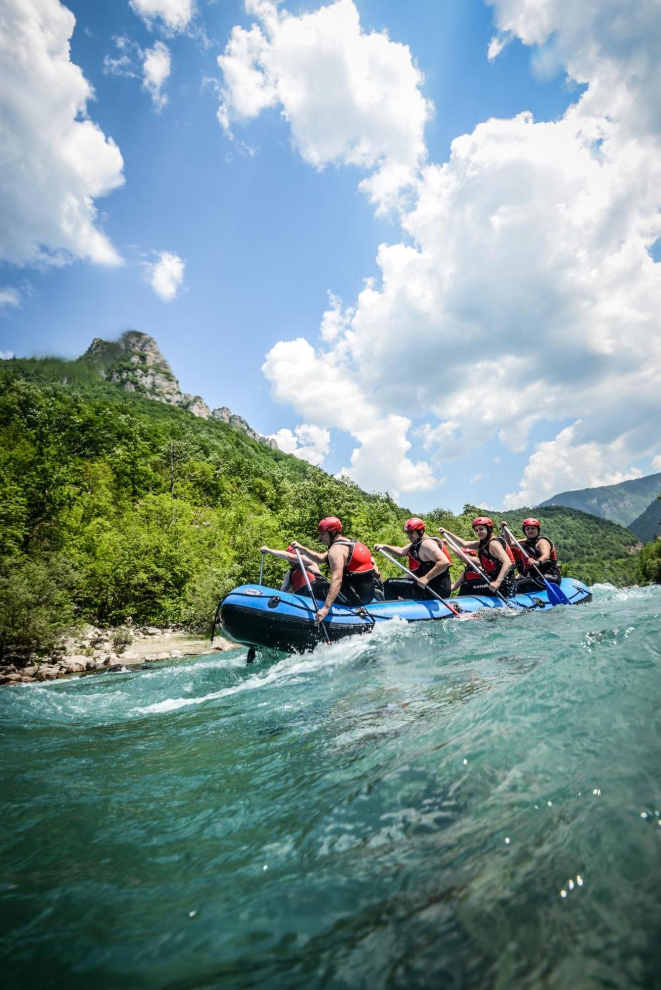 Camp Divlja Rijeka Hotel Hum Ngoại thất bức ảnh