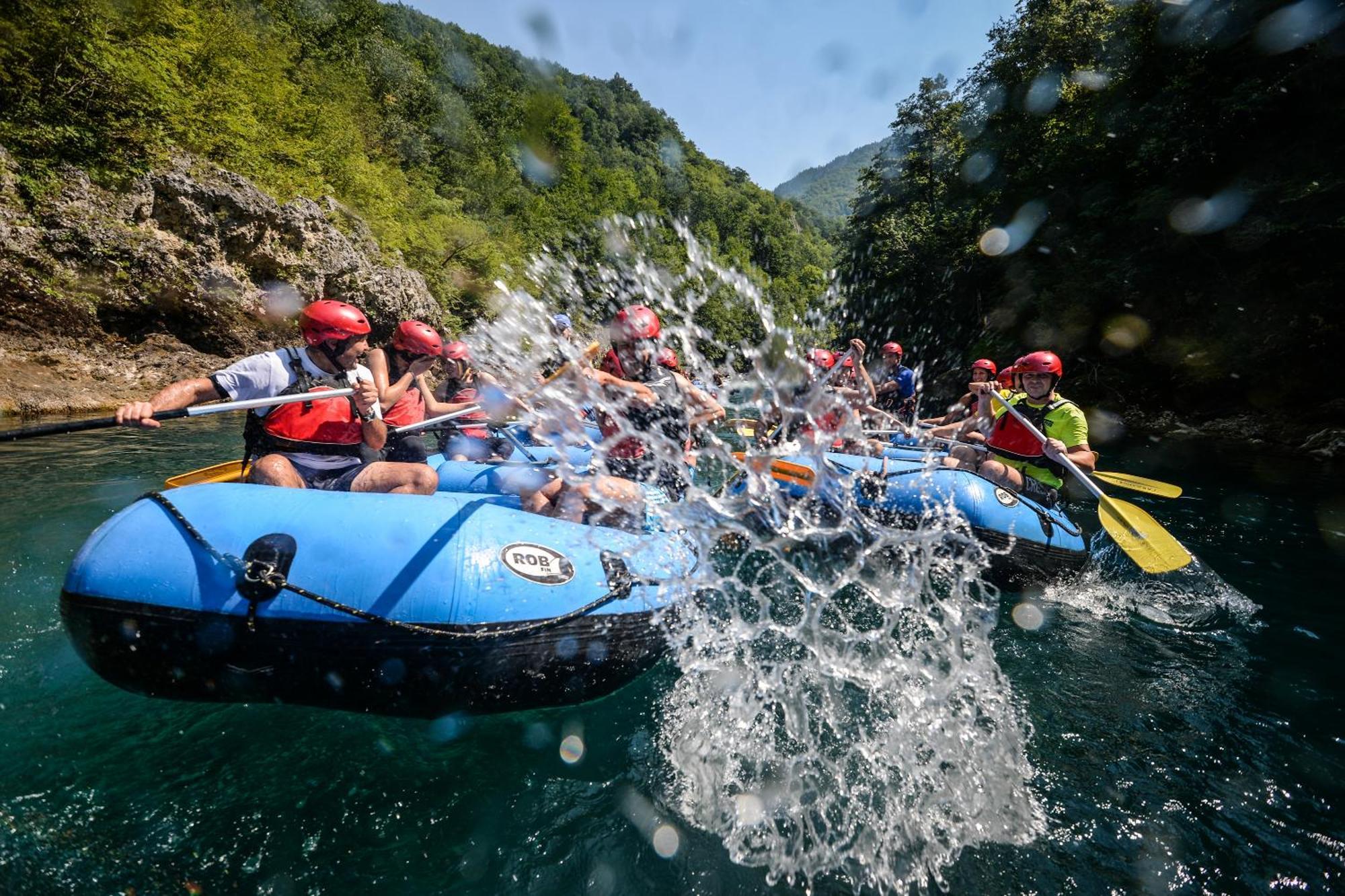 Camp Divlja Rijeka Hotel Hum Ngoại thất bức ảnh