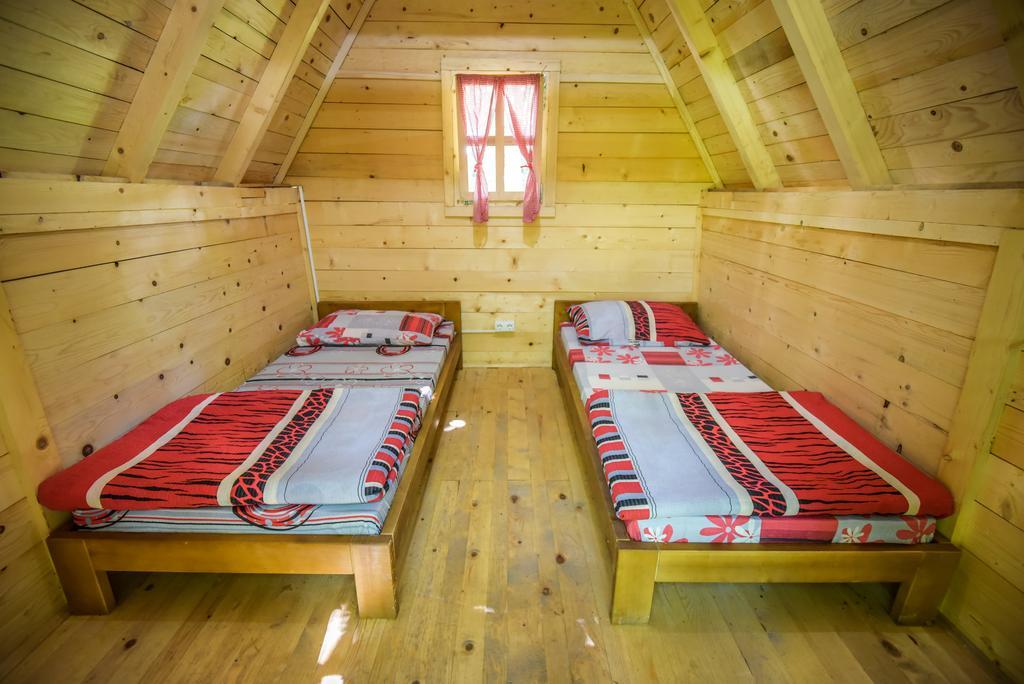 Camp Divlja Rijeka Hotel Hum Ngoại thất bức ảnh