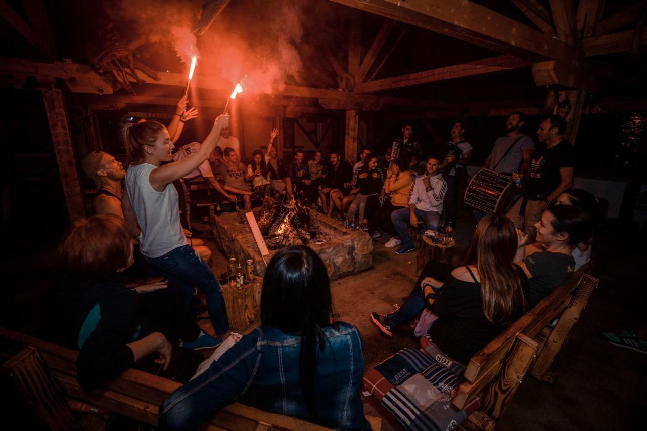Camp Divlja Rijeka Hotel Hum Ngoại thất bức ảnh