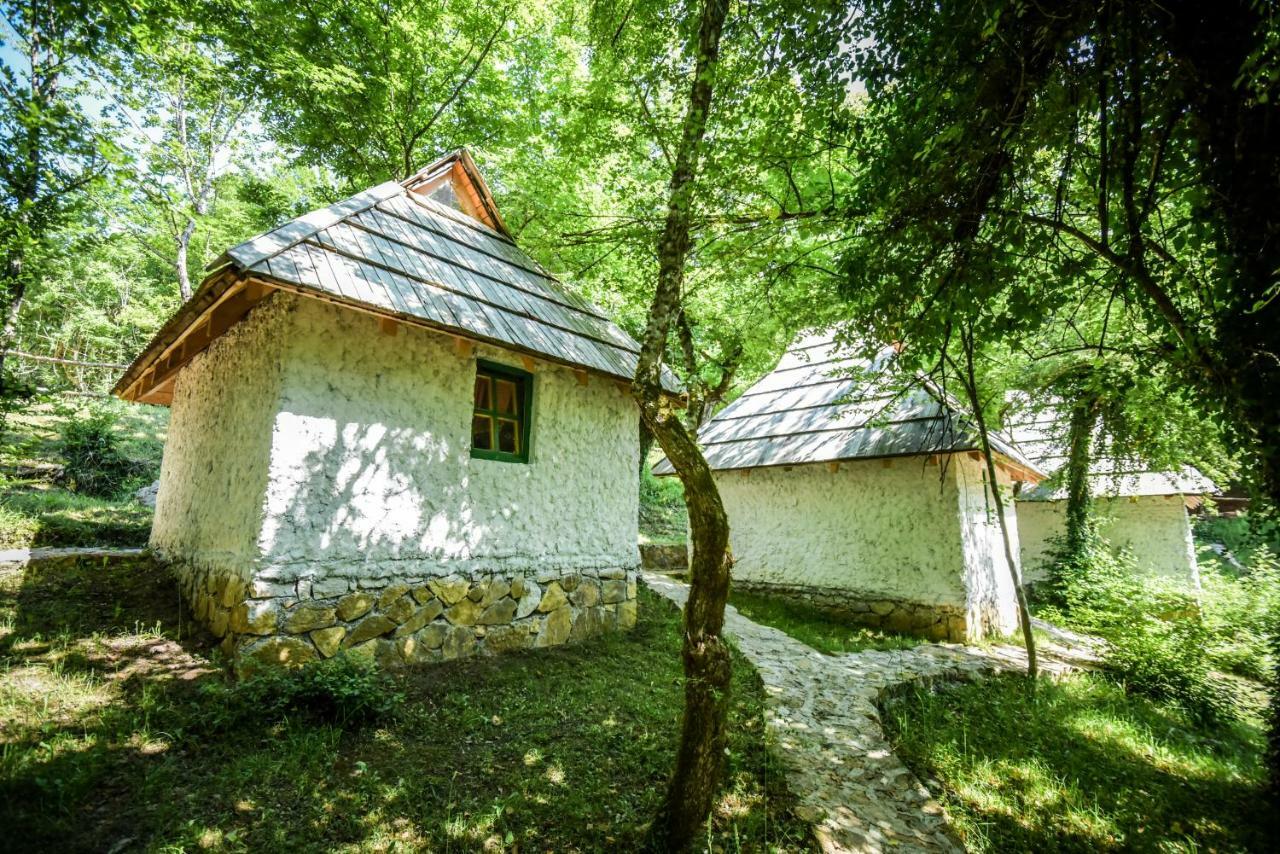 Camp Divlja Rijeka Hotel Hum Ngoại thất bức ảnh